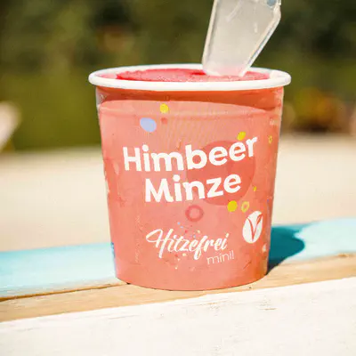 Ein Foto vom Hitzefrei Eisbecker 'Himbeer Minze' Foto von: Timo Heiduk